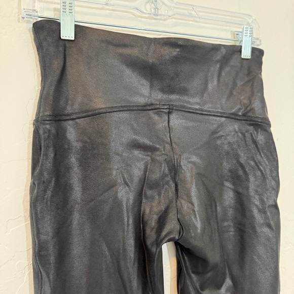 ✨ Spanx Faux Leather Leggings – Size Large ✨ - Picture 5 of 6